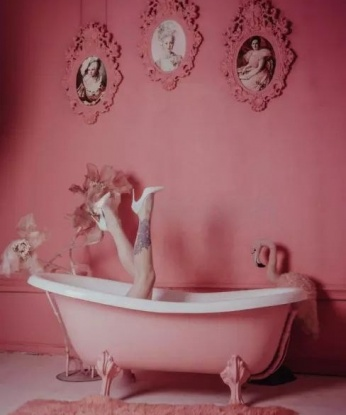 Живу в Москве и готова воплотить все твои фантазии в реальность. Мои услуги охватывают все, что ты можешь захотеть - от нежного эротического массажа до страстных игр в постели. У меня найдется множество способов доставить тебе истинное удовольствие. Уверена, что ты останешься доволен и захочешь вернуться ко мне снова и снова. Посмотри мои фотографии и отзывы, чтобы увидеть, насколько я завораживающая и сексуальная. Сделай шаг в мою особенную оазис страсти и наслаждения. 🌹🔥💋 882, 22 года