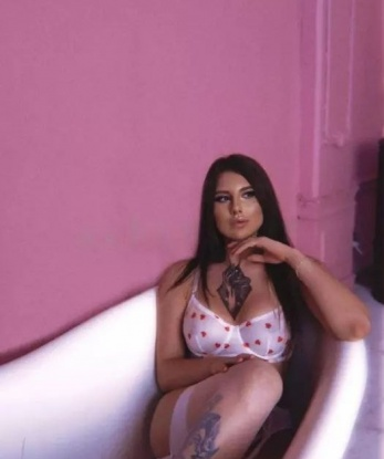 Живу в Москве и готова воплотить все твои фантазии в реальность. Мои услуги охватывают все, что ты можешь захотеть - от нежного эротического массажа до страстных игр в постели. У меня найдется множество способов доставить тебе истинное удовольствие. Уверена, что ты останешься доволен и захочешь вернуться ко мне снова и снова. Посмотри мои фотографии и отзывы, чтобы увидеть, насколько я завораживающая и сексуальная. Сделай шаг в мою особенную оазис страсти и наслаждения. 🌹🔥💋 882, 22 года